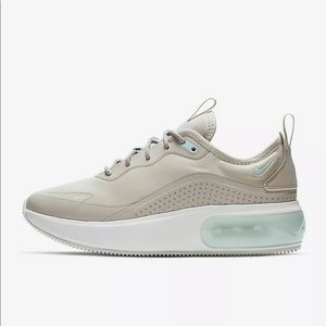 Nike Air Max Dia: Light Orewood Brown/Teal Tint